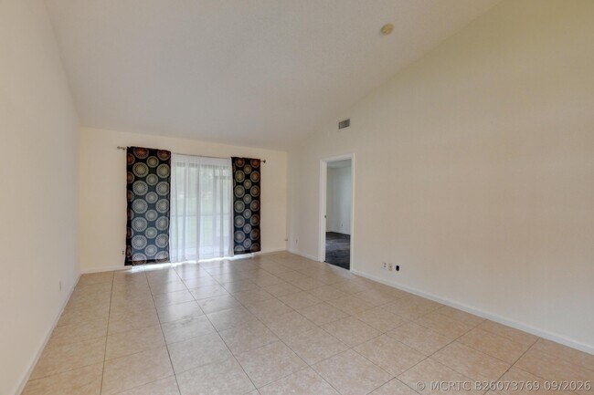 Building Photo - 499 Hardwood Pl