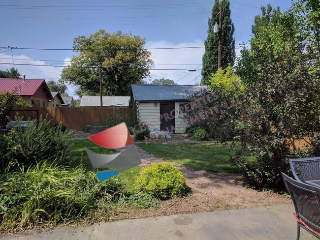 Building Photo - 3 Bedroom/1 bath House
