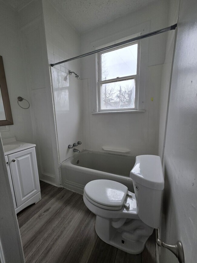 Building Photo - 2109 W 98th St