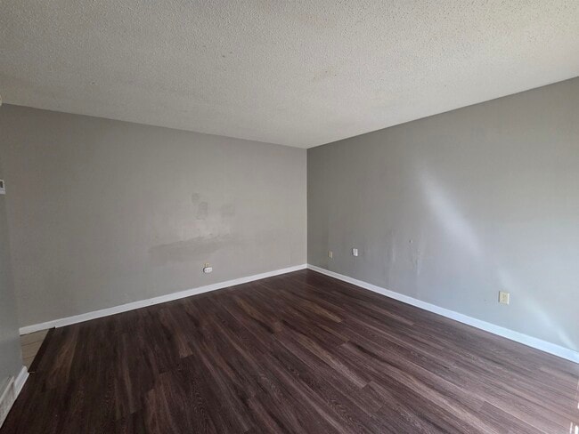 Building Photo - 4573 Appleville St