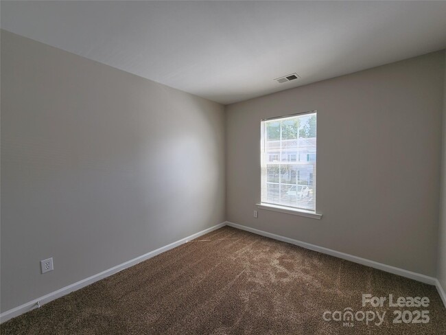 Building Photo - 3242 Mannington Dr