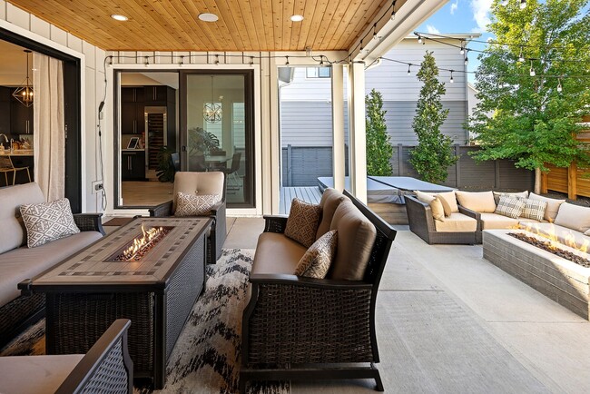 Building Photo - 6 Bedroom 5.5 Bathroom Single Family Home ...
