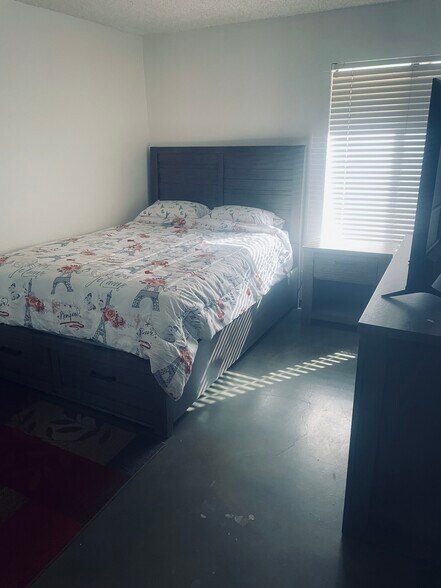 Building Photo - 403 Bradshaw Ln