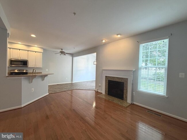 Building Photo - 2911 Lomond Pl