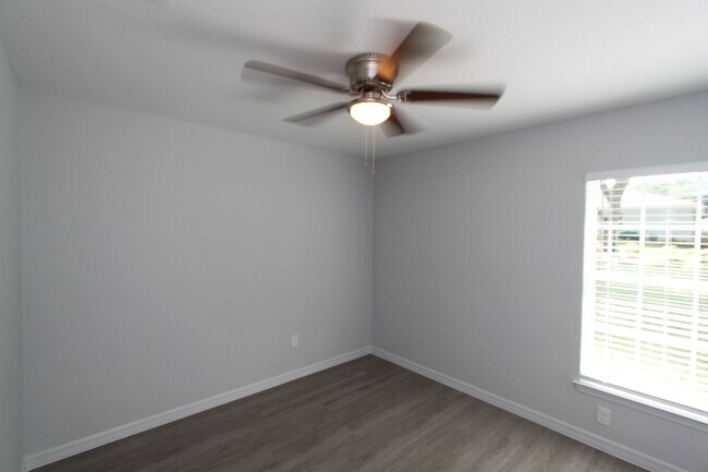 Building Photo - Spacious 3-Bedroom Home with No HOA, Pet-Friendly & Natural Gas – Summerfield Living