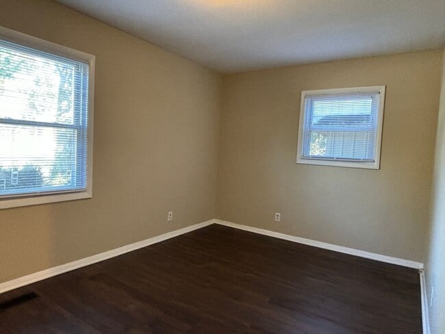 Building Photo - %50 OFF FIRST MONTH'S RENT! Spacious 3 bedroom home with large backyard deck!