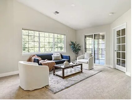 Building Photo - Adorable two bed two bath condo with office! 2 WEEKS FREE WITH LEASE SIGNED BY 6/30/2026