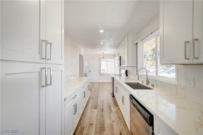 Building Photo - 3504 Pioneer Cir