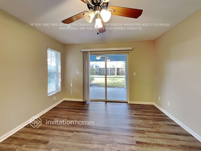 Building Photo - 2566 SW Hinchman St