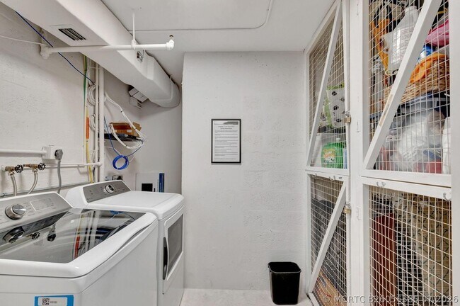 Building Photo - 5460 N Ocean Dr