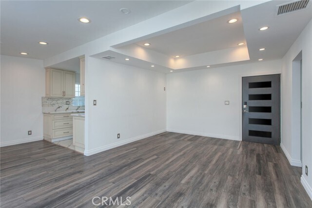 Building Photo - 9502 Laurel Canyon Blvd