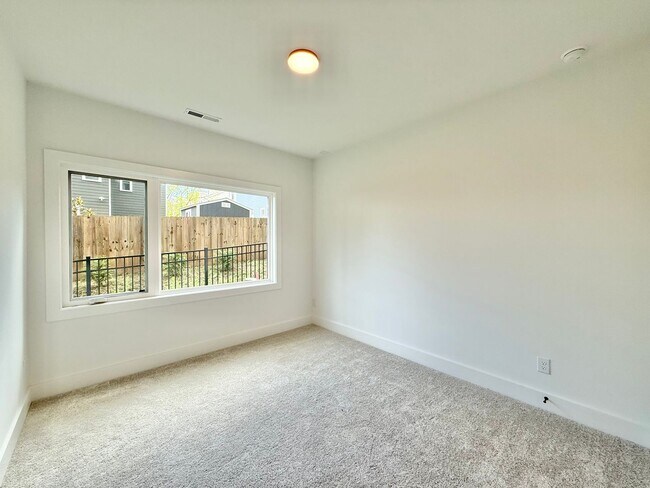 Building Photo - **OFFERING RENT PROMOTION FOR THE FIRST 6 MONTHS** Luxurious New Construction 4BD, 4BA Downtown R...