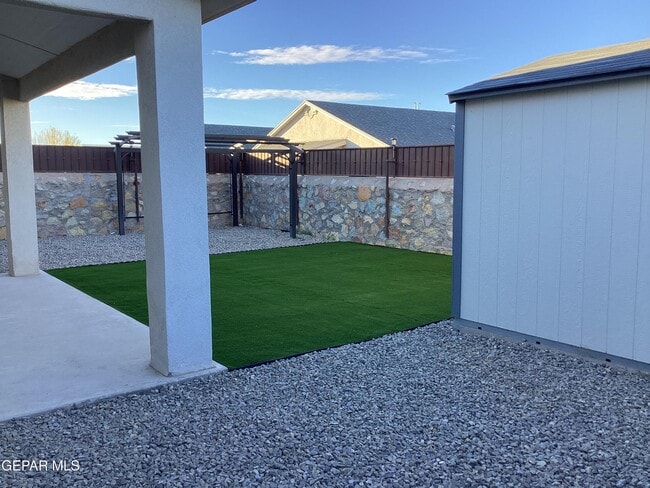 Building Photo - 1087 Brass Hl Ave