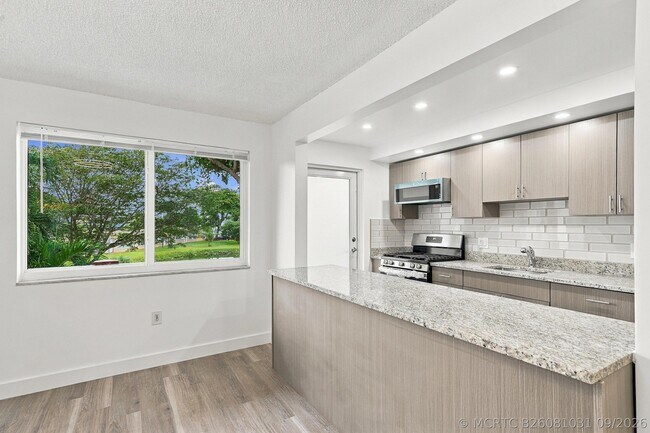 Building Photo - 175 NE 203rd Terrace