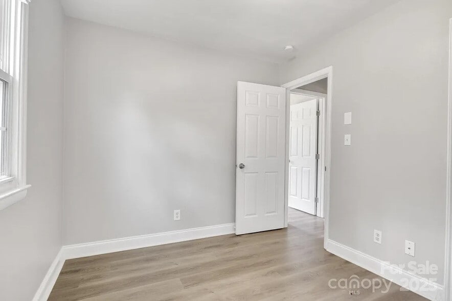 Building Photo - Room in House on Bilmark Ave