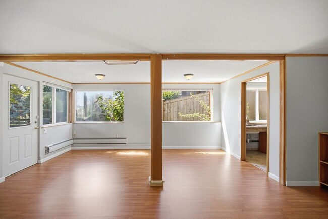 Building Photo - Spacious 4 Bed 2.5 Bath Home with Panoramic Views in Magnolia