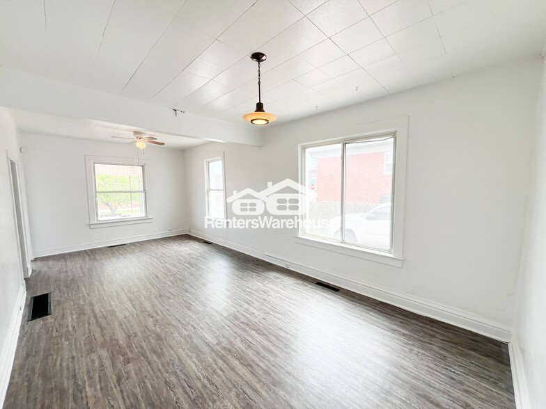 Building Photo - 3081 S Acoma St