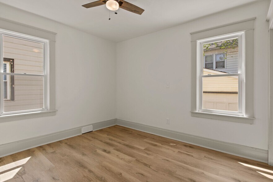 Building Photo - 211 Tacoma Ave
