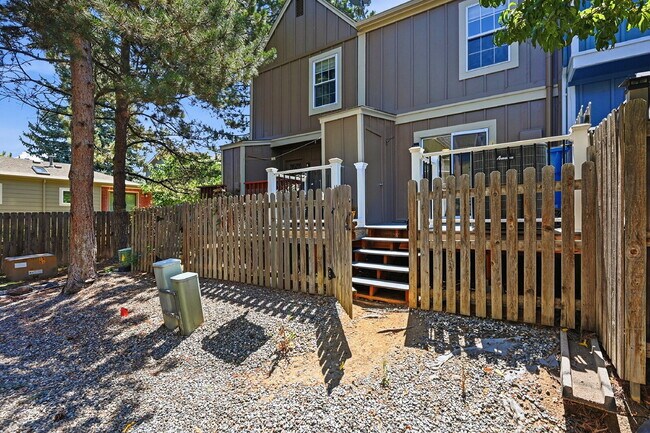 Building Photo - $2,470.95, 2 Bed, 2.5 bath Townhome in Centennial with in unit Laundry!
