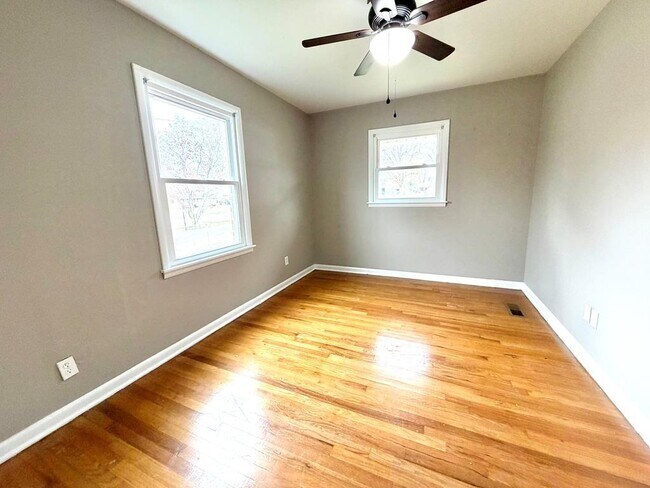 Building Photo - 3507 Velma Dr