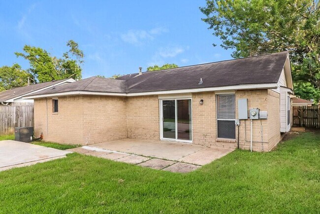 Building Photo - 20250 Telegraph Square Ln