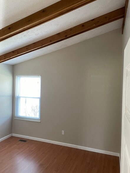 Bedroom - Vaulted ceiling - 1277 Tallberry Dr
