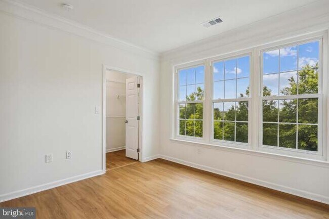 Building Photo - 512 Sunset View Ter SE