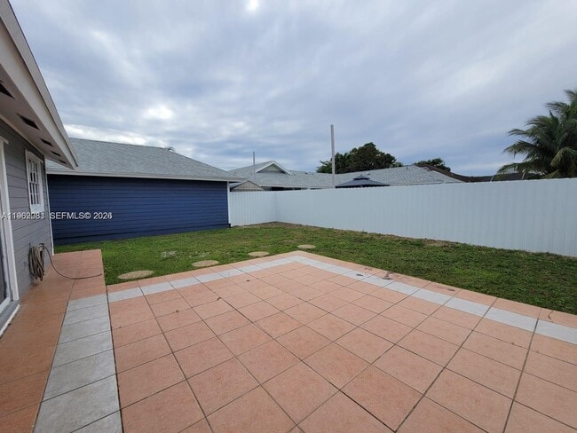 Building Photo - 10304 SW 139th Pl