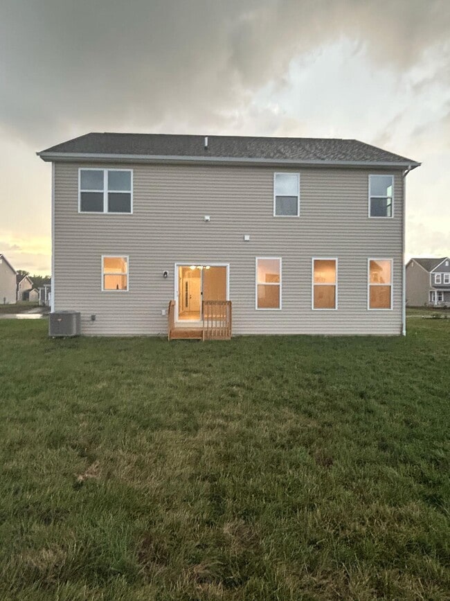 Building Photo - 1717 Longhill Dr