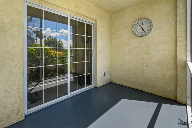 Building Photo - 1604 SE Green Acres Cir