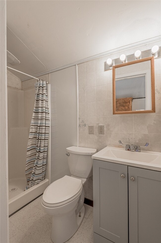 Building Photo - 128 Johnnie St