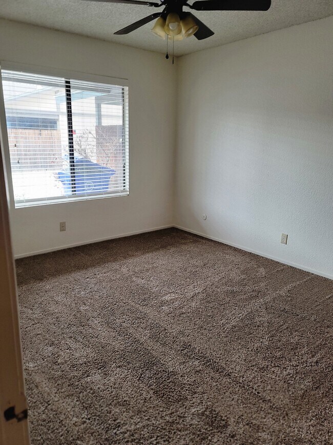 Building Photo - 930 N Indiana St