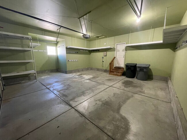 Building Photo - Beautiful 5 Bedroom Home in Daybreak