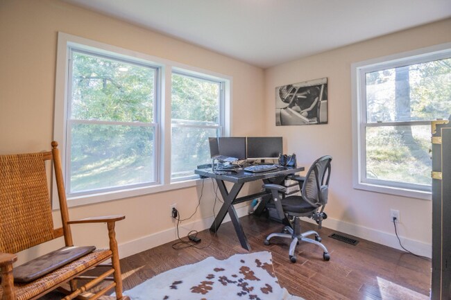 Building Photo - 18544 Brooke Rd