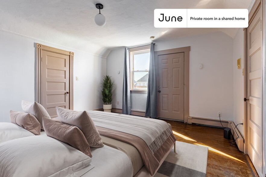 Primary Photo - Private bedroom in 3 bed/1 bath Home