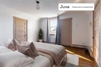 Building Photo - Private bedroom in 3 bed/1 bath Home