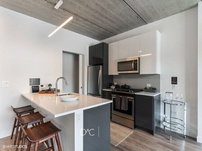 Building Photo - 3636 N Halsted St