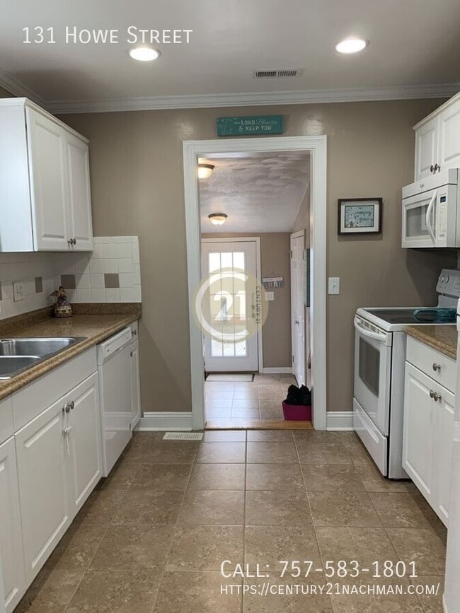 Building Photo - 131 Howe St