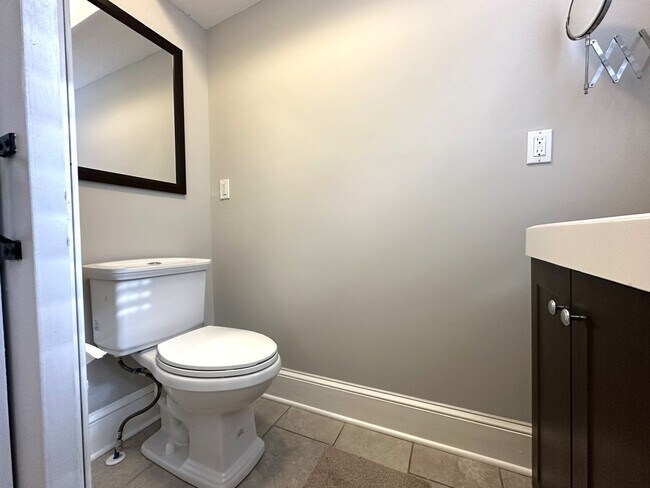 Building Photo - Stunning 4-Bedroom Townhome in the Heart of Fishtown! Available NOW!