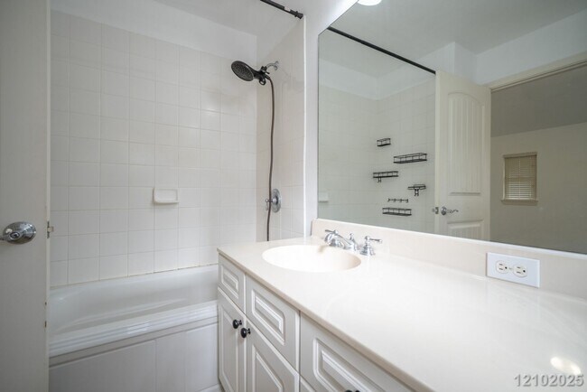 Building Photo - $3500 l 3 Bed / 2 Bath / 2 Parking IN SEA COUNTRY W 12 SOLAR PANELS