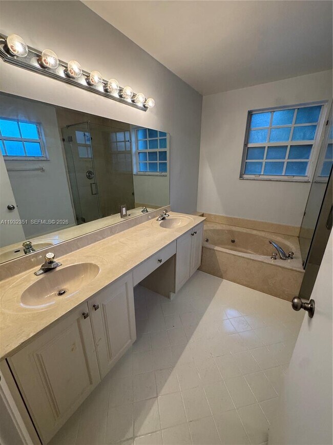 Building Photo - 327 NW 159th Ave