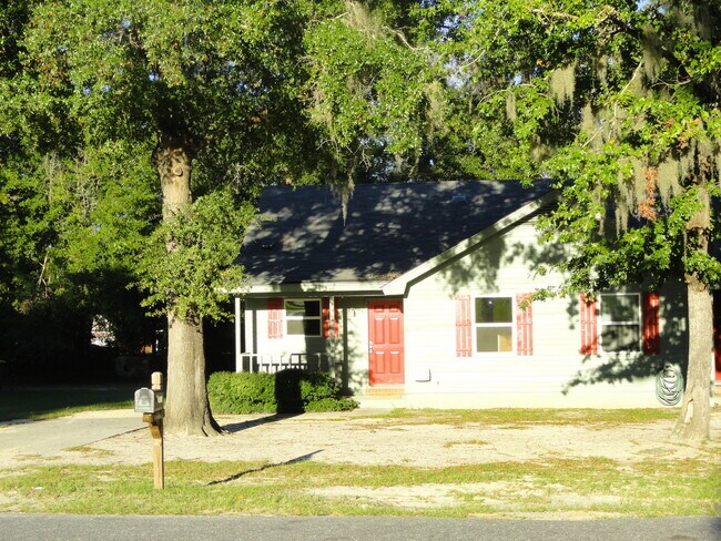 Building Photo - 1037 N Ash St