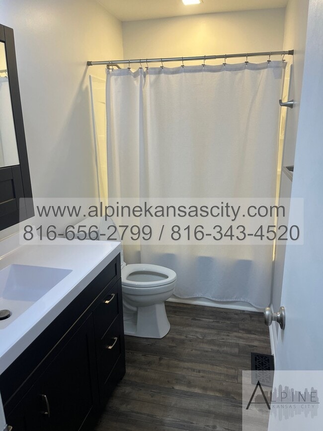 Building Photo - 2 Units Available Across from Congress Mid...