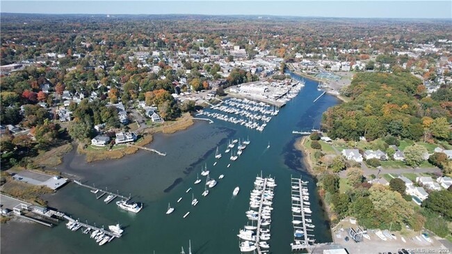 Building Photo - 83 Buckingham Ave