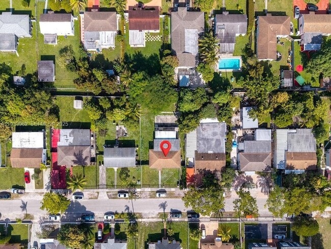 Building Photo - 1265 NE 142nd St