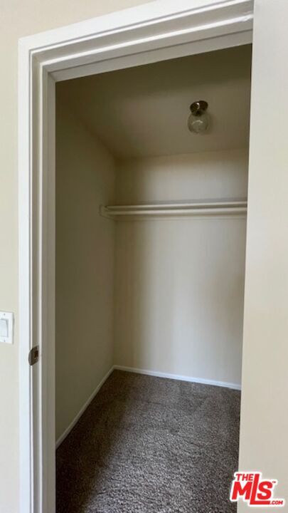Building Photo - 545 S Manhattan Pl