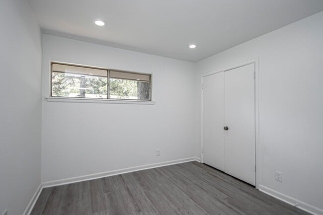 Building Photo - 119 Poinsetta Dr