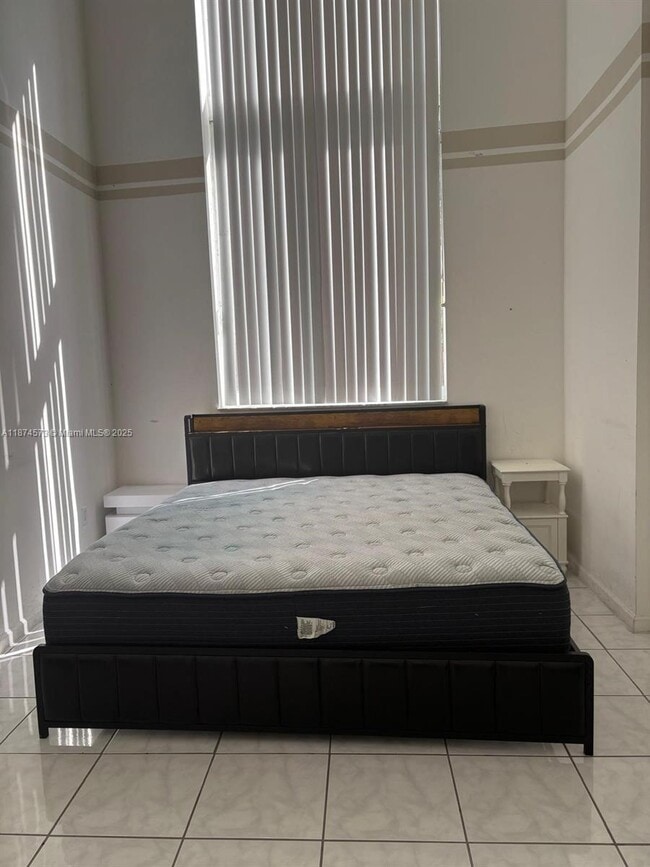 Building Photo - 18800 NE 29th Ave