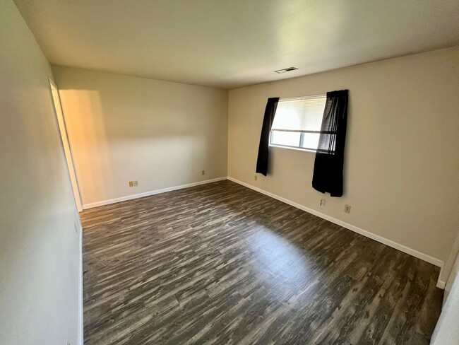 Building Photo - 2 Bedroom | 2 Bath | Apartment