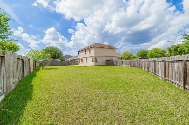 Building Photo - 25322 Saddlebrook Ranch Dr